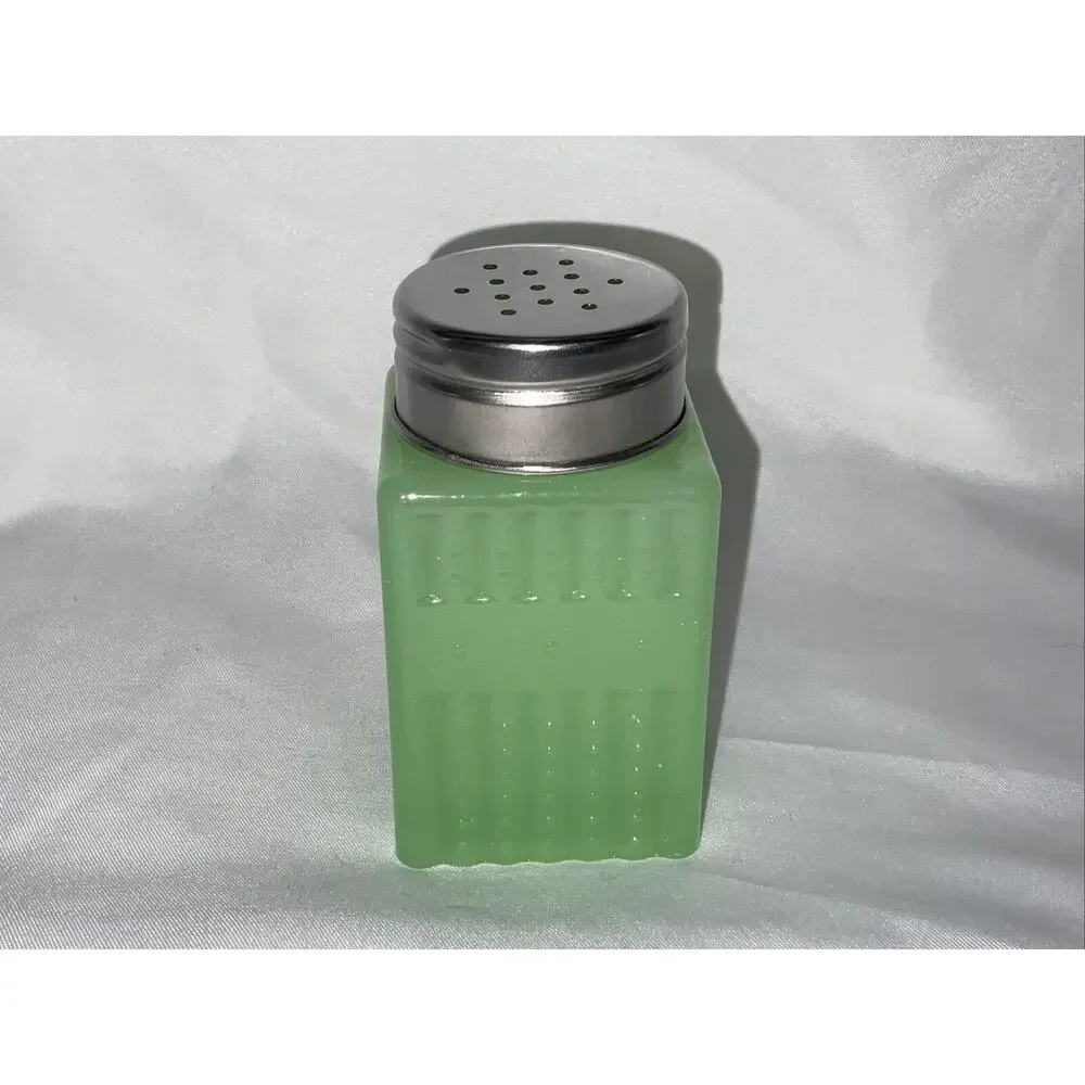 NEW TTABLECRAFT PRODUCTS JADEITE WARE GREEN RETRO SALT PEPPER SPICE SHAKER